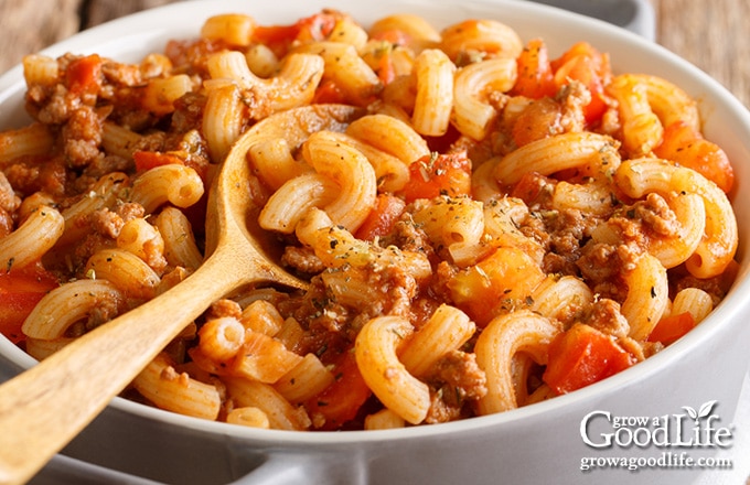 Close up of a pan of American chop suey.