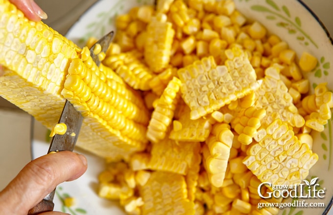 overhead photo showing cutting corn kernels from the cob