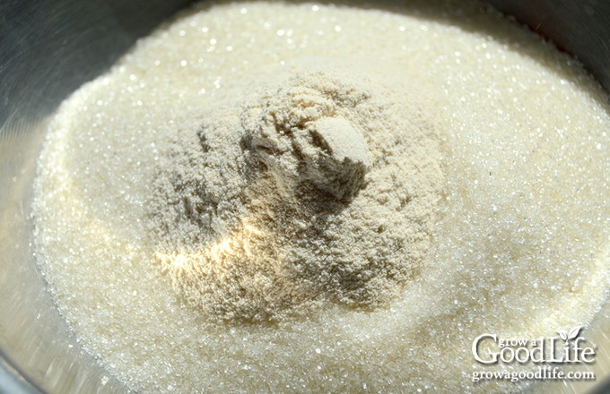 sugar and pectin in a bowl