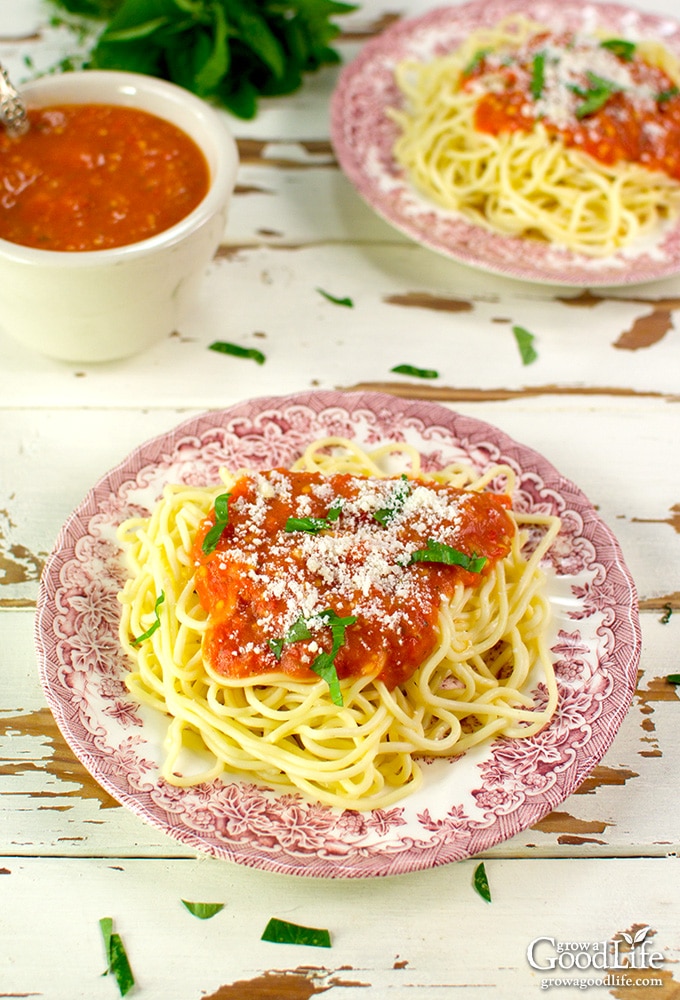 This summer tomato sauce recipe combines vine-ripened tomatoes with onions, garlic and fresh Italian herbs. It is a classic marinara sauce that comes together in about an hour.