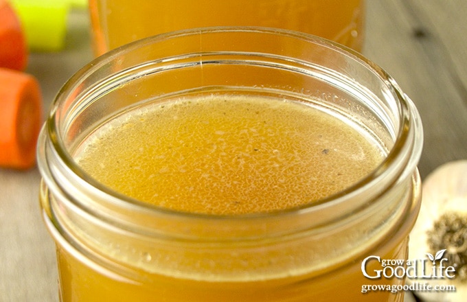 filling the jar with turkey stock